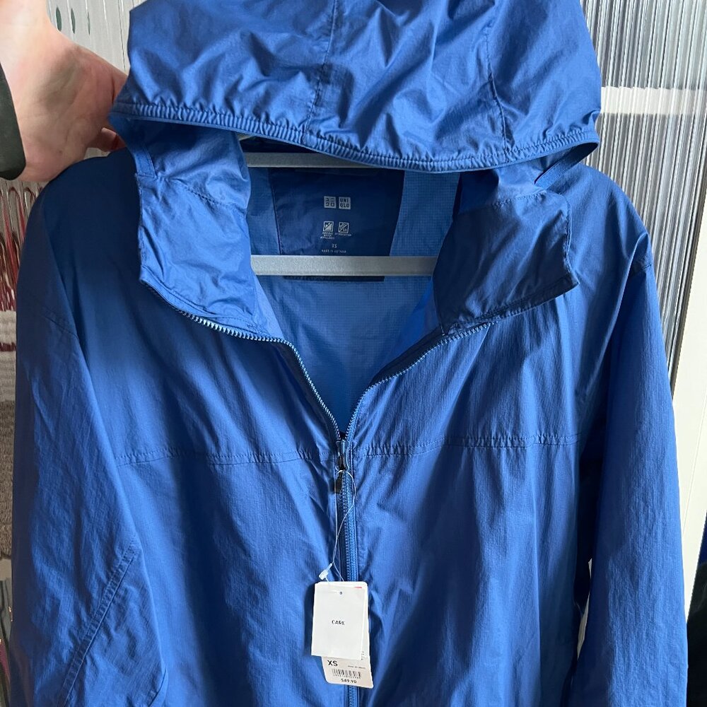 Uniqlo Light Windbreaker